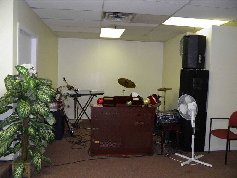 60 - 750 Oakdale Rd, Toronto, M3N2Z4 | Image 2