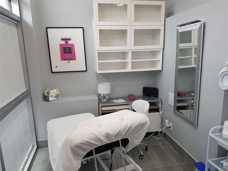 102 - 34 Plains Rd E, Burlington, L7T2B9 | Image 2