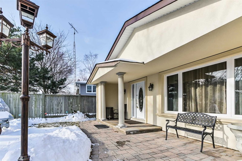 571 Silver Creek Blvd, Mississauga, L5A2B6 | Image 2