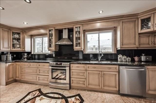 571 Silver Creek Blvd, Mississauga, L5A2B6 | Image 3