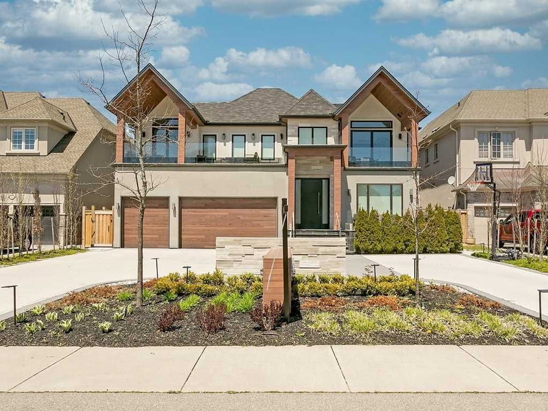 3425 Lakeshore Rd W, Oakville, L6L 0A3 | Image 2