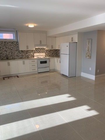 39 Whitburn Cres, Toronto, M3M2S3 | Image 3