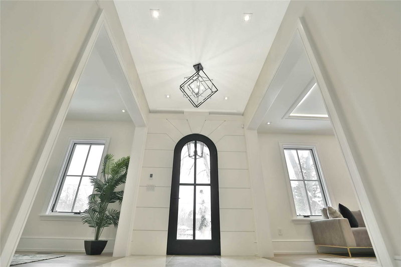 231 Wedgewood Dr, Oakville, L6J4R6 | Image 2