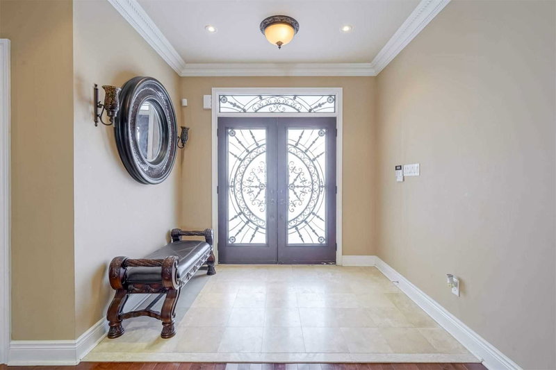 5 Highvalley Circ, Brampton, L6P2C6 | Image 2