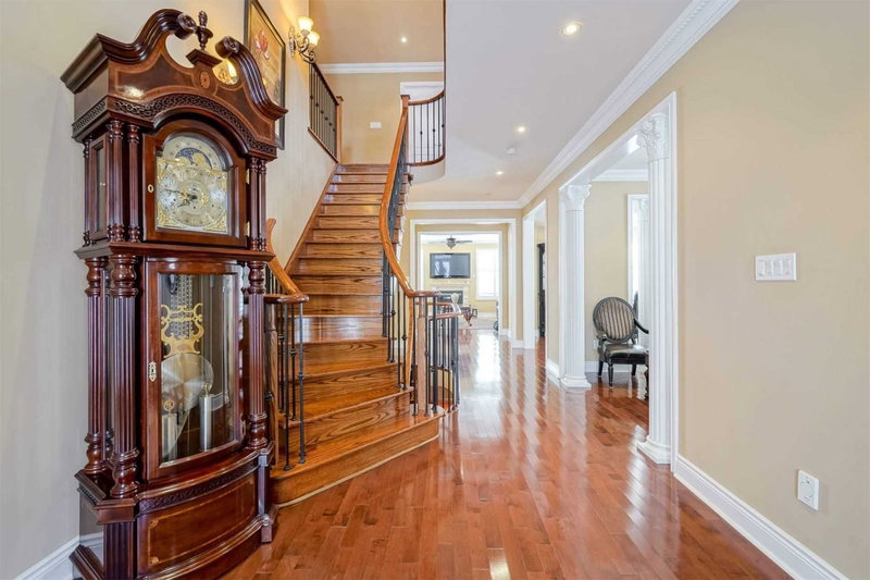 5 Highvalley Circ, Brampton, L6P2C6 | Image 3