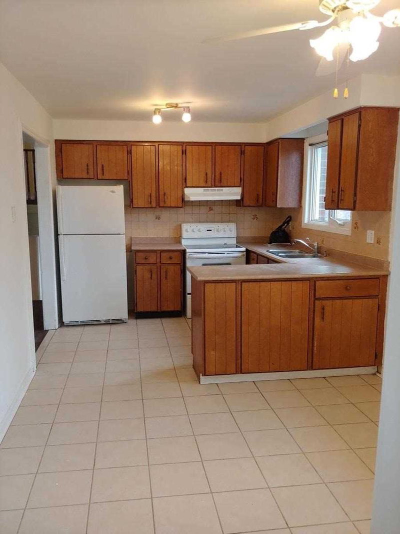 72 Dantek Crt, Brampton, L6V3T4 | Image 3