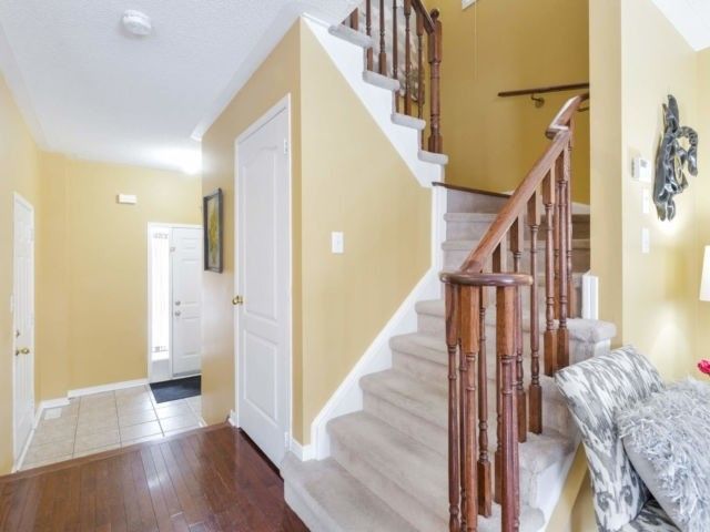 13 Tanglemere Cres, Brampton, L7A1R7 | Image 3