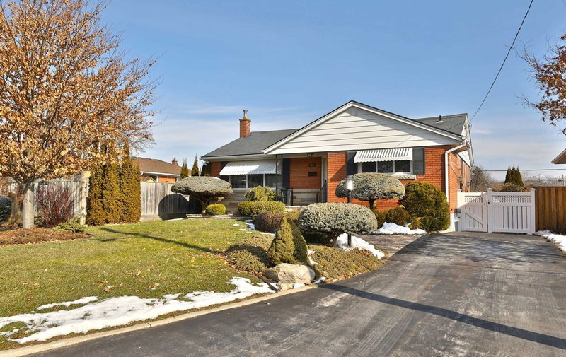 729 Parker Cres, Burlington, L7R3A4 | Image 2