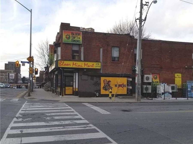 1422 Bloor St W, Toronto, M6P3L5 | Image 2