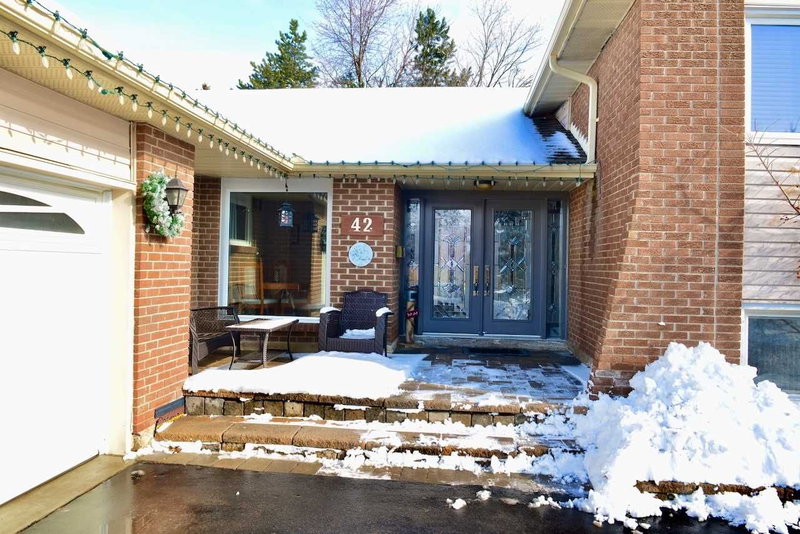 42 Boreham Circ, Brampton, L6Z1T4 | Image 2