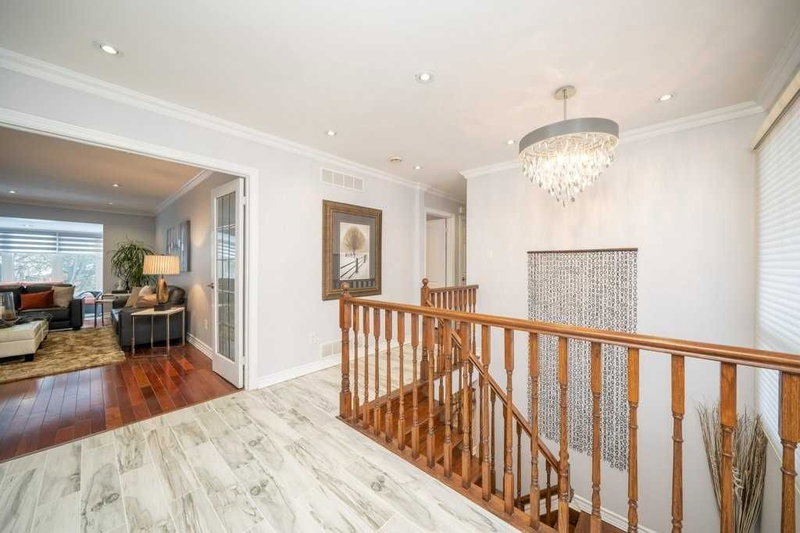 1004 Caldwell Ave, Mississauga, L5H1Z3 | Image 2