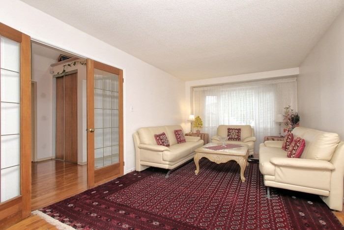 4372 Heathgate Cres, Mississauga, L5R2C1 | Image 2