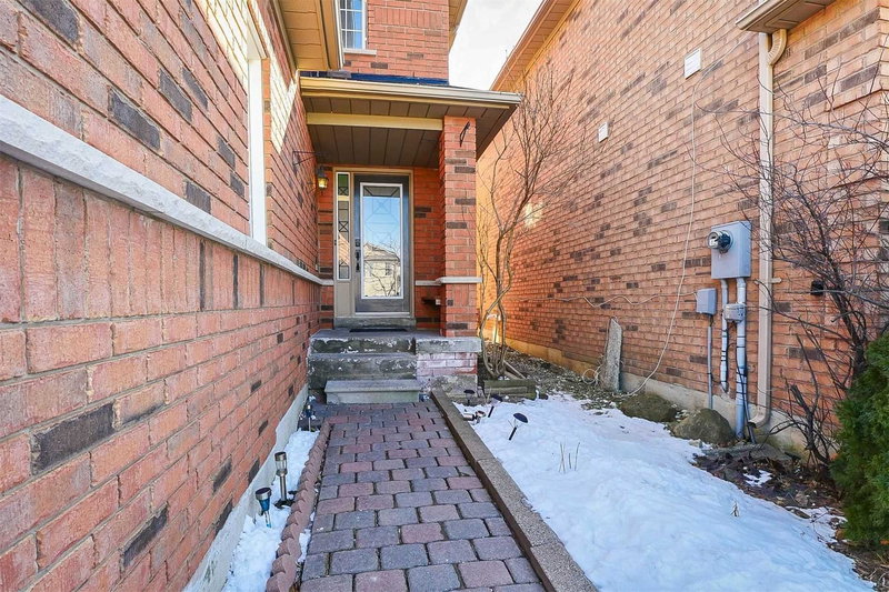 3814 Ridgepoint Way, Mississauga, L5N7T7 | Image 2