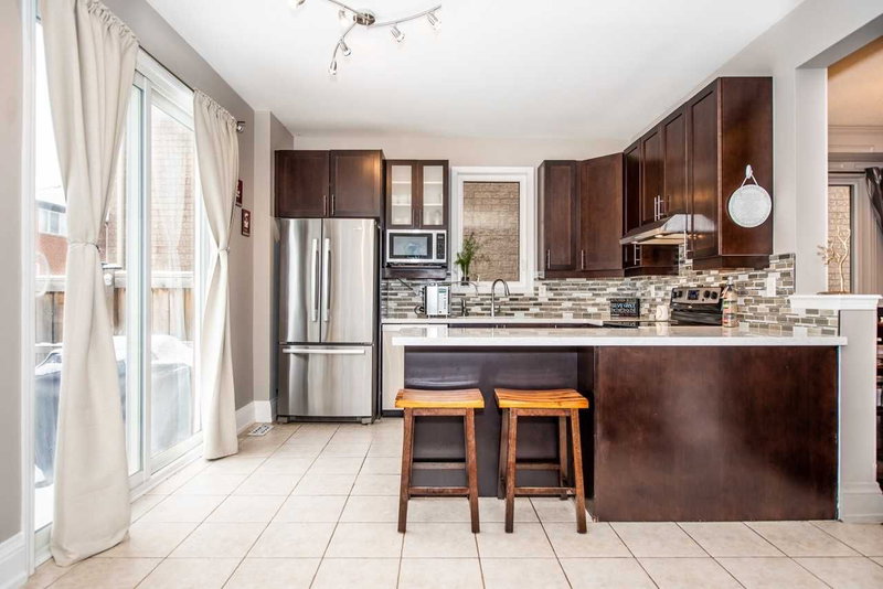 464 Dymott Ave, Milton, L9T7V1 | Image 2