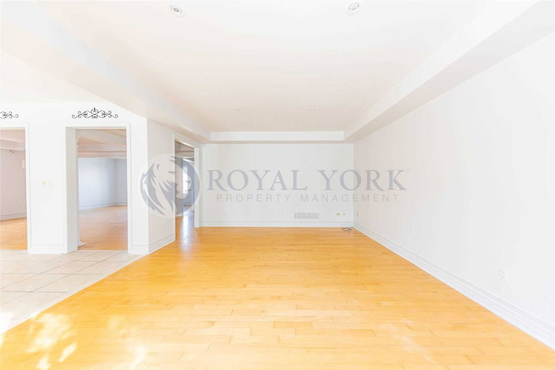 2326 Rockingham Dr, Oakville, L6H7J4 | Image 2