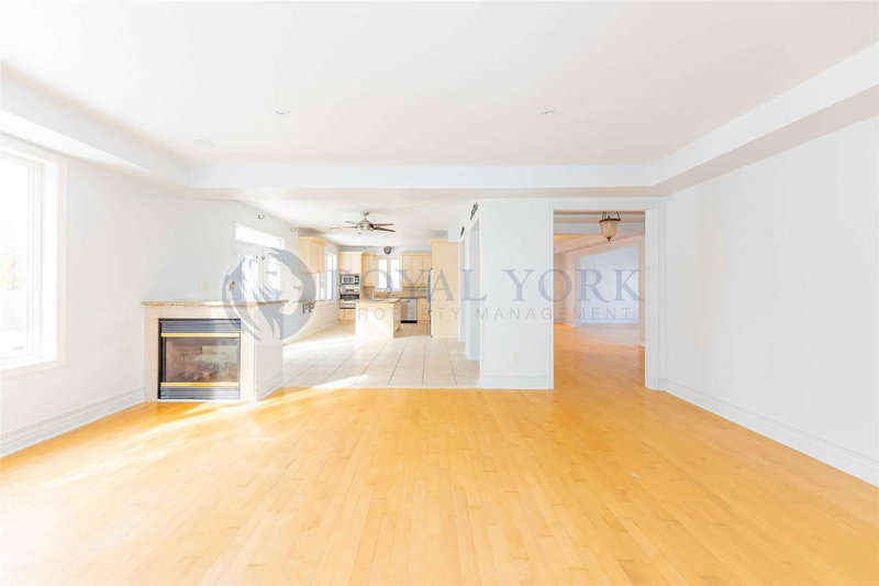 2326 Rockingham Dr, Oakville, L6H7J4 | Image 3