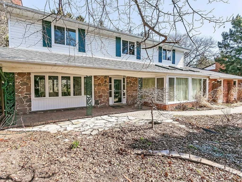 145 Wolfdale Ave, Oakville, L6L 4R9 | Image 3