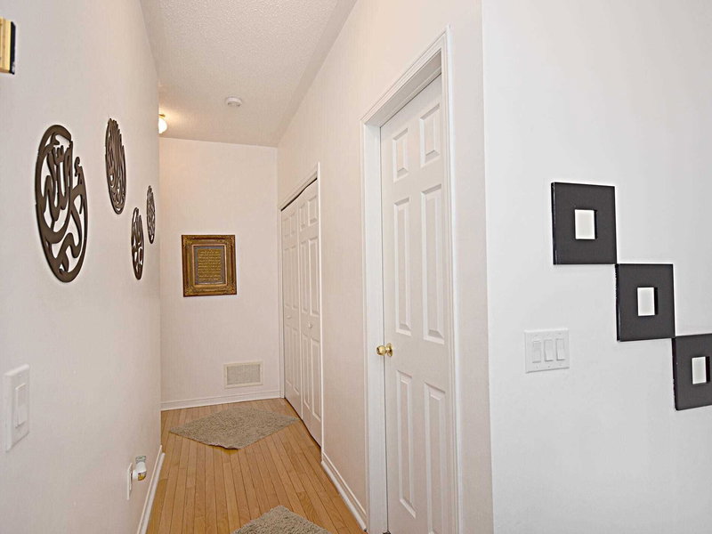 5183 Angel Stone Dr, Mississauga, L5M0L5 | Image 2