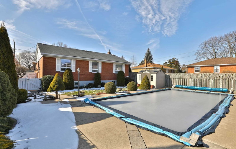 729 Parker Cres, Burlington, L7R3A4 | Image 2