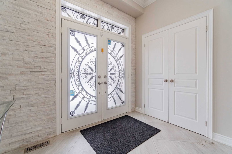 85 Humberstone Cres, Brampton, L7A4B8 | Image 2