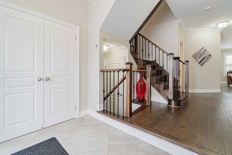 85 Humberstone Cres, Brampton, L7A4B8 | Image 3