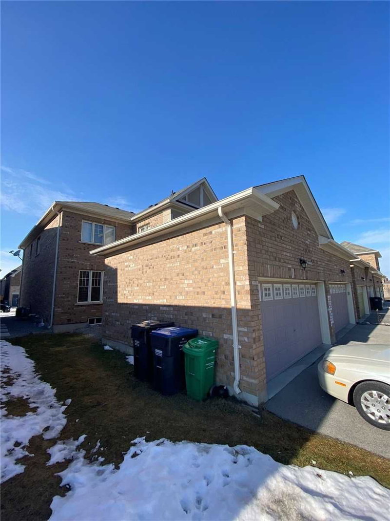 11 Thornapple St, Brampton, L6R3X2 | Image 2