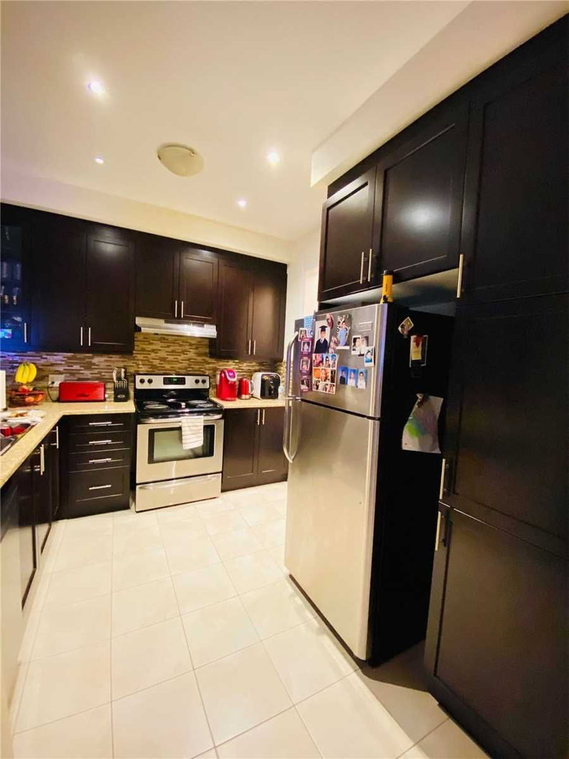 11 Thornapple St, Brampton, L6R3X2 | Image 3