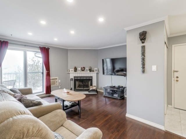 1033 - 95 Trailwood Dr, Mississauga, L4Z3L1 | Image 2