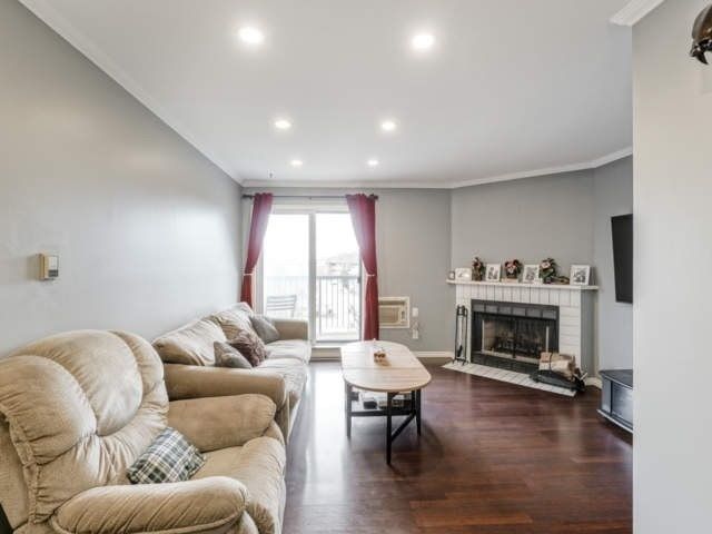 1033 - 95 Trailwood Dr, Mississauga, L4Z3L1 | Image 3