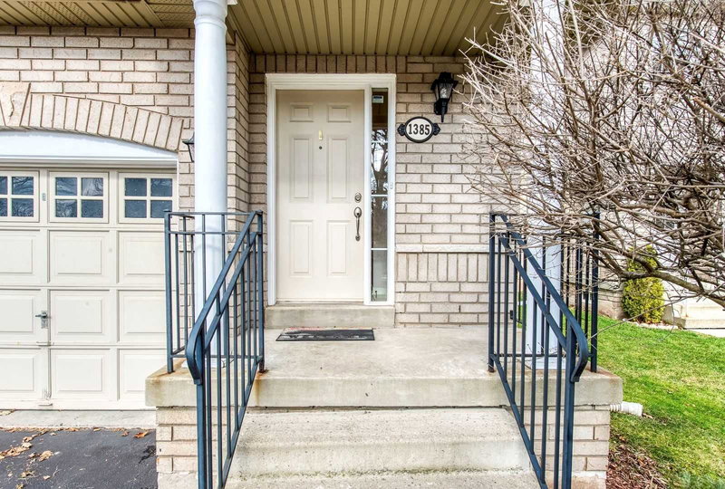 1385 Brookstar Dr, Oakville, L6M3W2 | Image 2