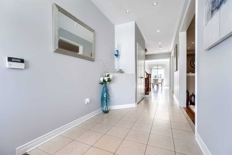 66 Citadel Cres, Brampton, L6P1X8 | Image 3