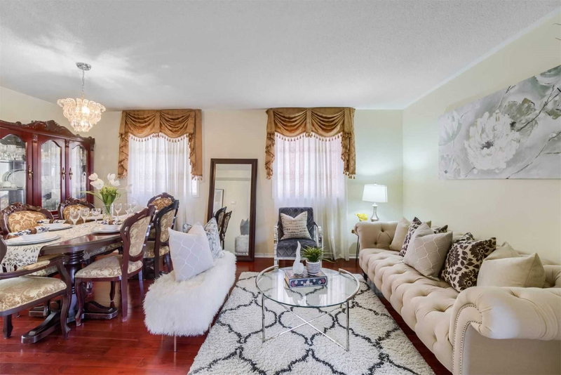 10 Cedarwood Cres, Brampton, L6X4K1 | Image 2