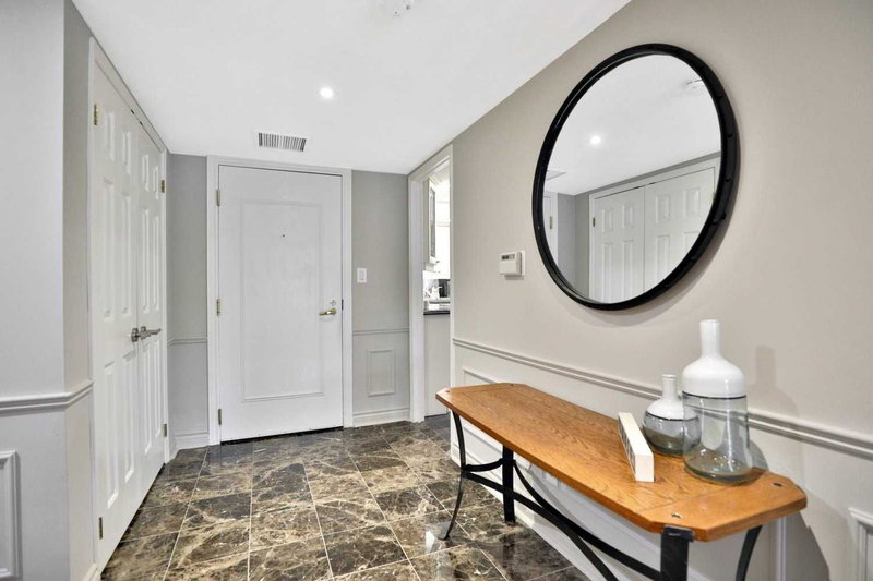 201 - 100 Lakeshore Rd E, Oakville, L6J6M9 | Image 3