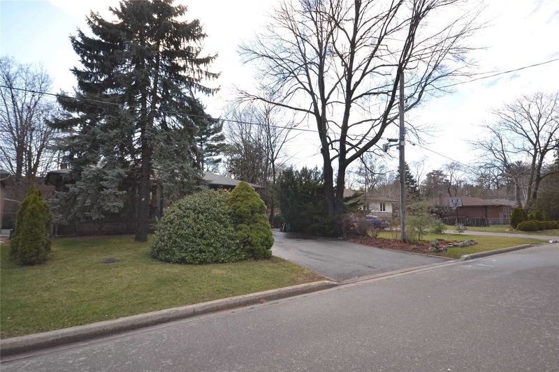 1348 Trotwood Ave, Mississauga, L5G3Z6 | Image 2