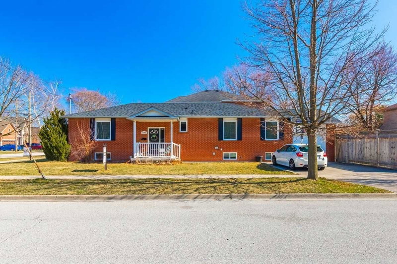 1392 Northmount Ave, Mississauga, L5E1Y5 | Image 2