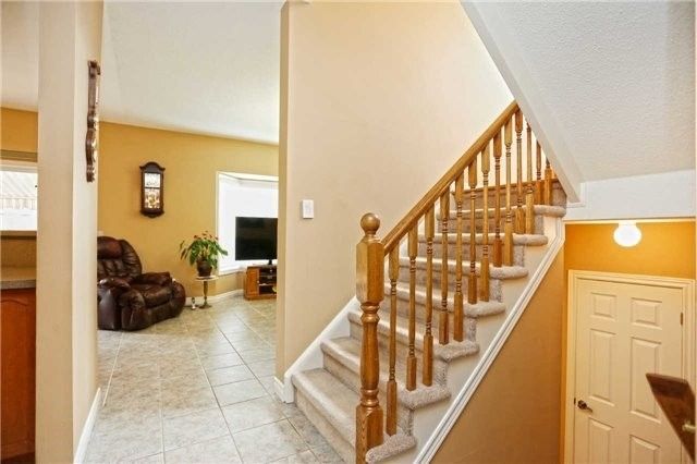 2433 Valley Heights Cres, Oakville, L6H6X3 | Image 3