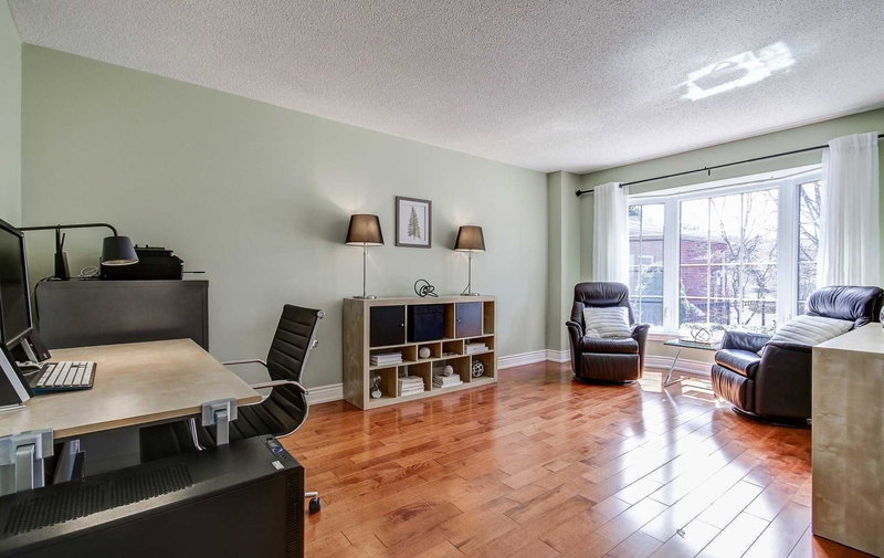 1928 Aldermead Rd, Mississauga, L5M 2Z9 | Image 3