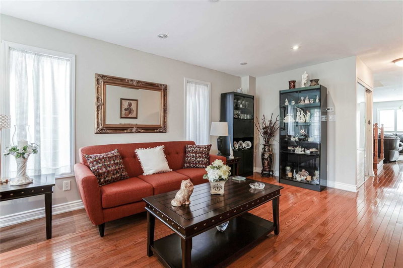 62 Pauline Cres, Brampton, L7A2V6 | Image 2