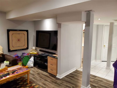 17 Hallcrown Crt, Brampton - Central Park image-0-3