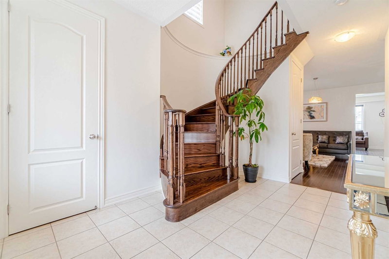 37 Ross Dr, Brampton, L6R 3S7 | Image 2