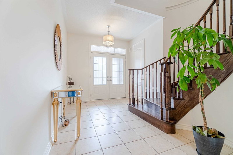 37 Ross Dr, Brampton, L6R 3S7 | Image 3