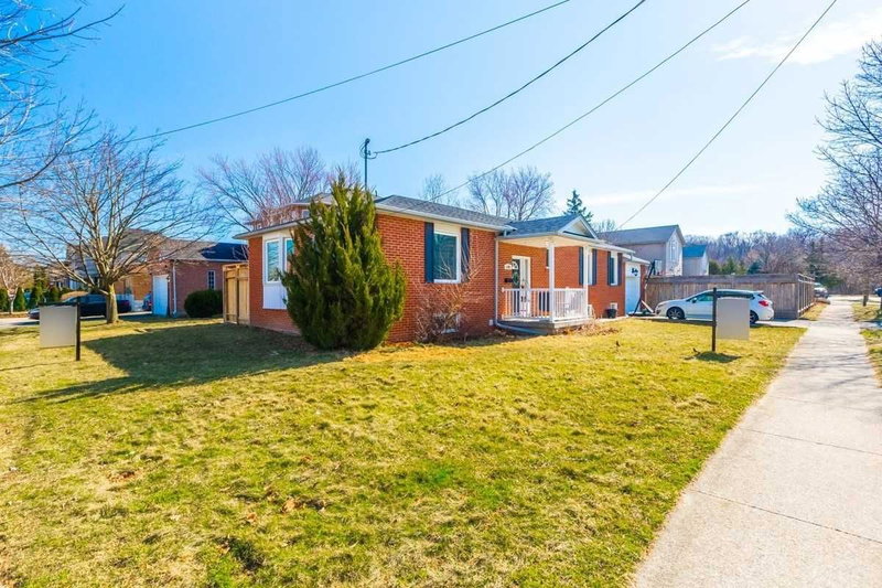 1392 Northmount Ave, Mississauga, L5E1Y5 | Image 2