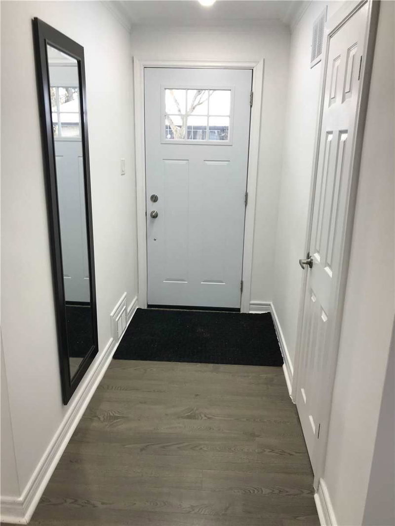 2 Sevenoaks Ave, Toronto, M8Z3P7 | Image 3