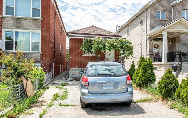 538 Mcroberts Ave, Toronto, M6E4R6 | Image 2