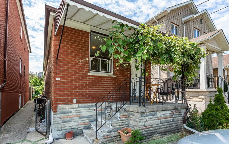 538 Mcroberts Ave, Toronto, M6E4R6 | Image 3