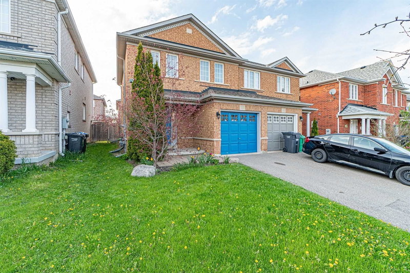 13 Tanglemere Cres, Brampton, L7A1R7 | Image 2