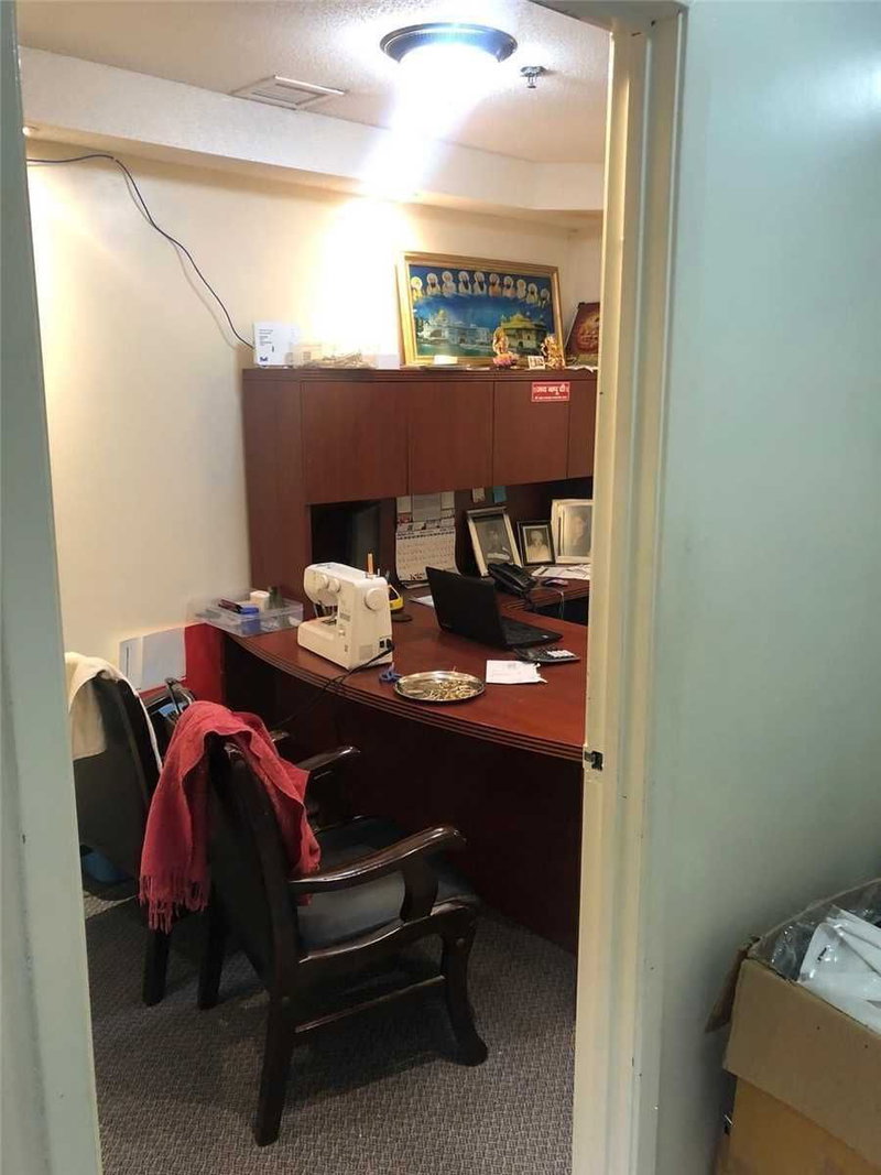 9 - 2575 Steeles Ave E, Brampton, L6T 4L6 | Image 3