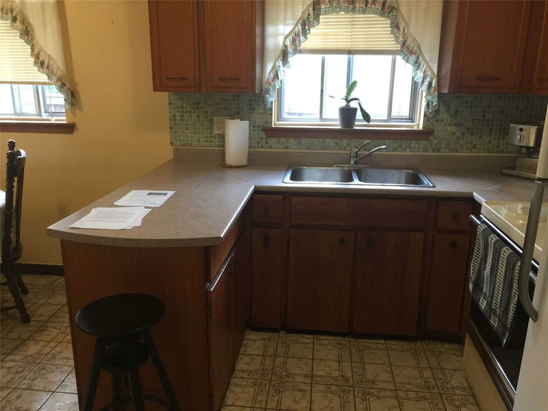 1371 Ogden Ave, Mississauga, L5E2H7 | Image 3