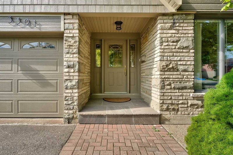 3301 Nadine Cres, Mississauga, L5A3L4 | Image 2