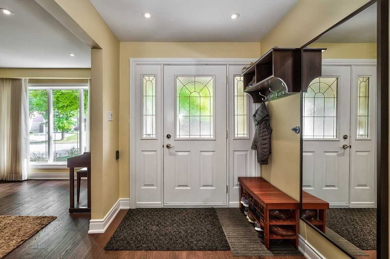 3301 Nadine Cres, Mississauga, L5A3L4 | Image 3